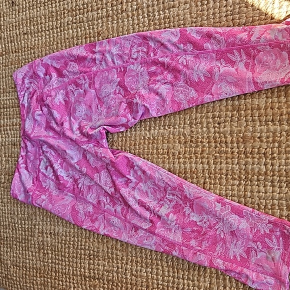 A) Lula roe workout pants - Picture 7 of 7